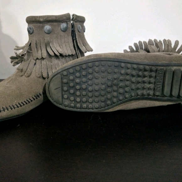 Minnetonka
Moccasin Boots - Picture 4 of 7